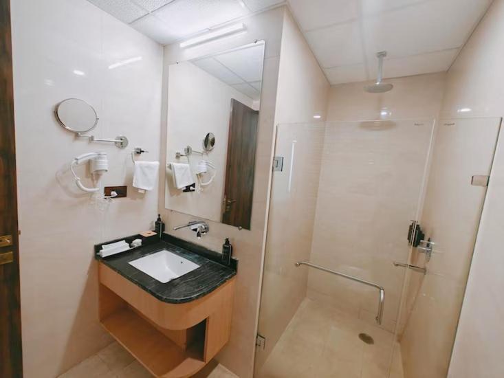 Hotel Avadh Classio Near By Ram Mandir Faizabad ภายนอก รูปภาพ